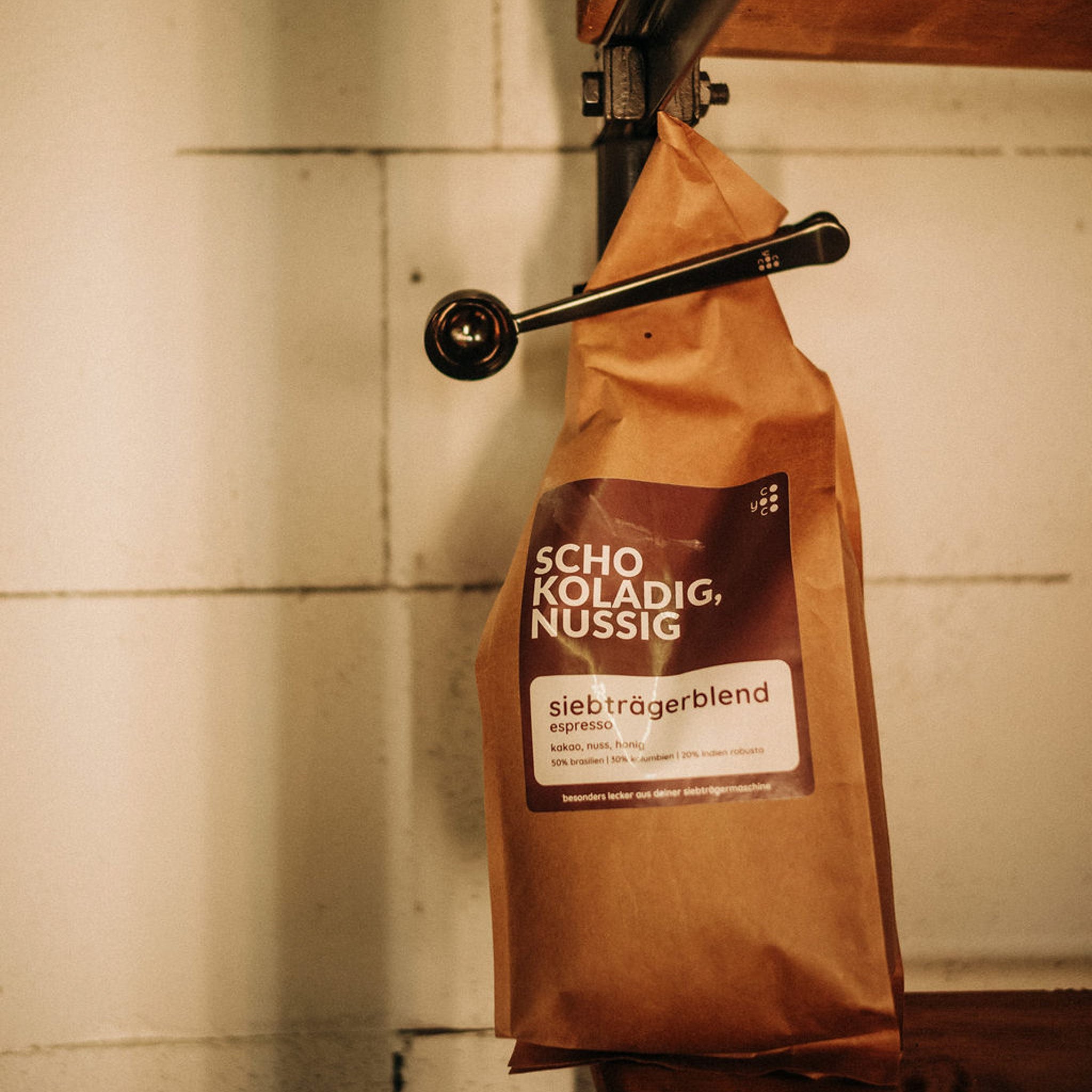 Kaffeeklammer mit Dosierlöffel