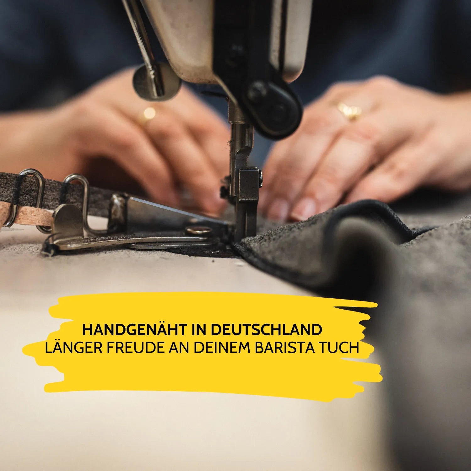 Das Barista-Tuch wird handgenäht.