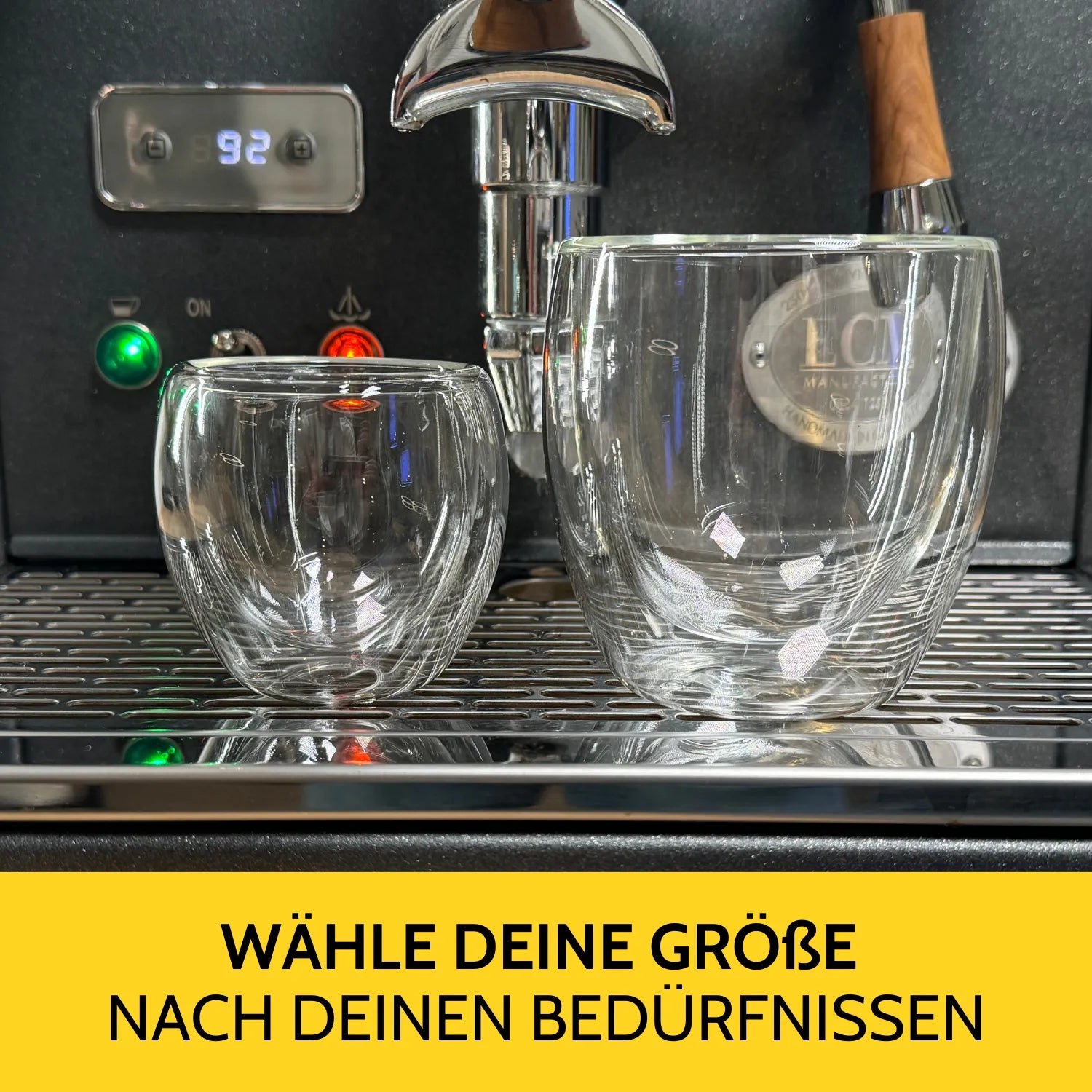 Zwei doppelwandige Kaffeegläser in zwei Größen.