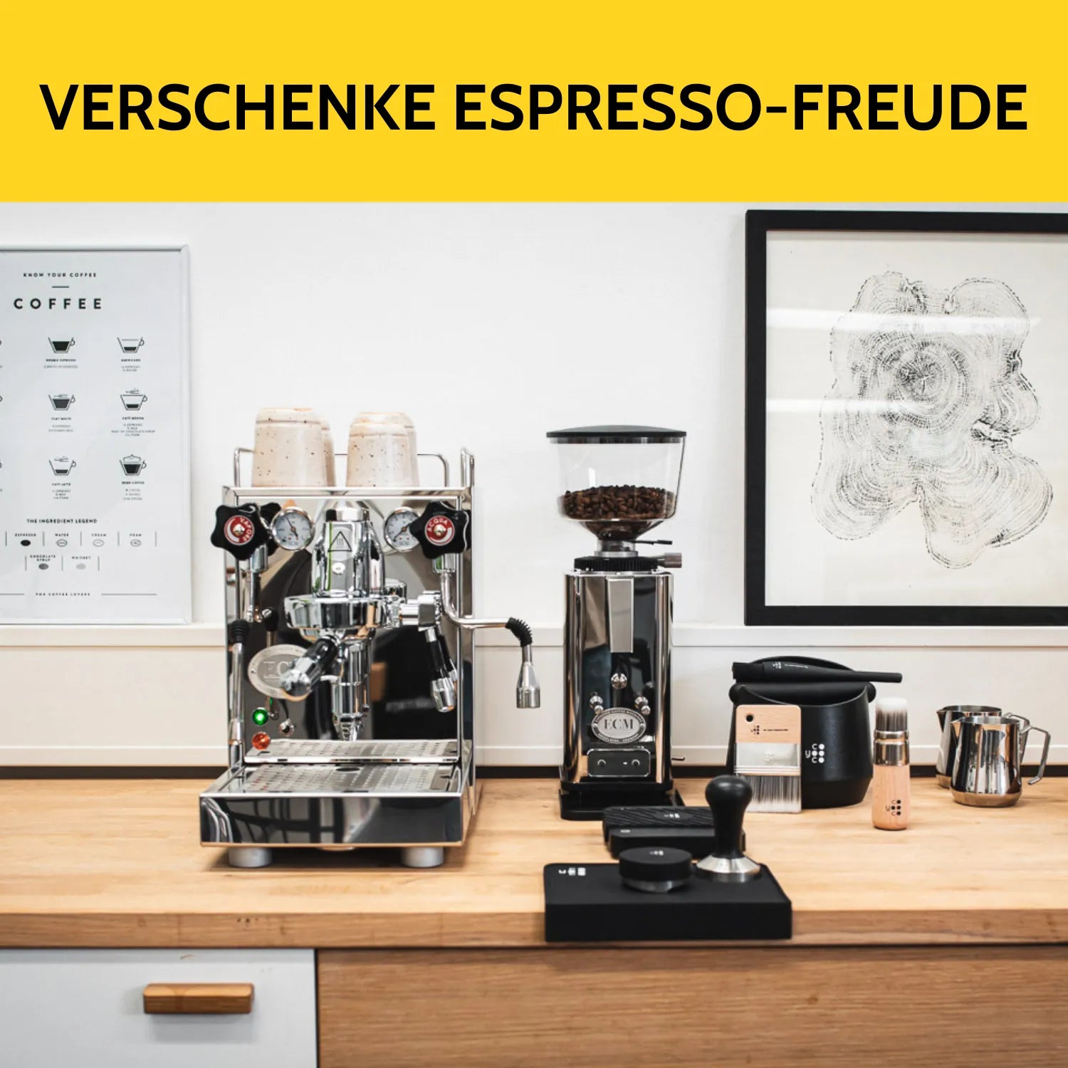 Eine Barista Ecke mit Siebträgermaschine, Kaffeemühle und Tools. 